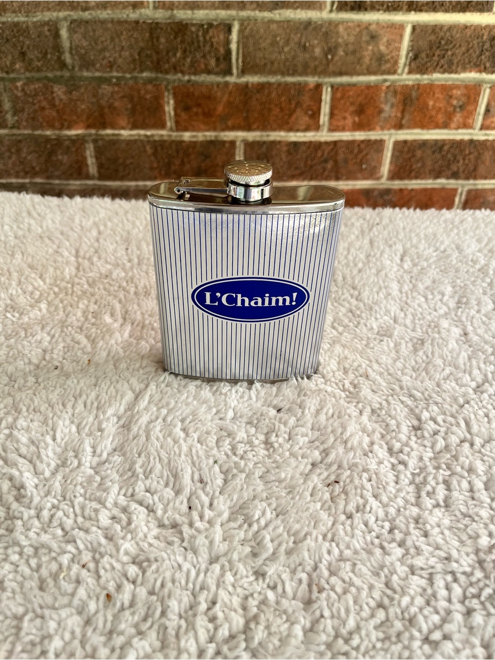 Stainless Steel Hip Flask with Textured Silver Wrap L’Chaim (Jewish for To Life) - Picture 3 of 6